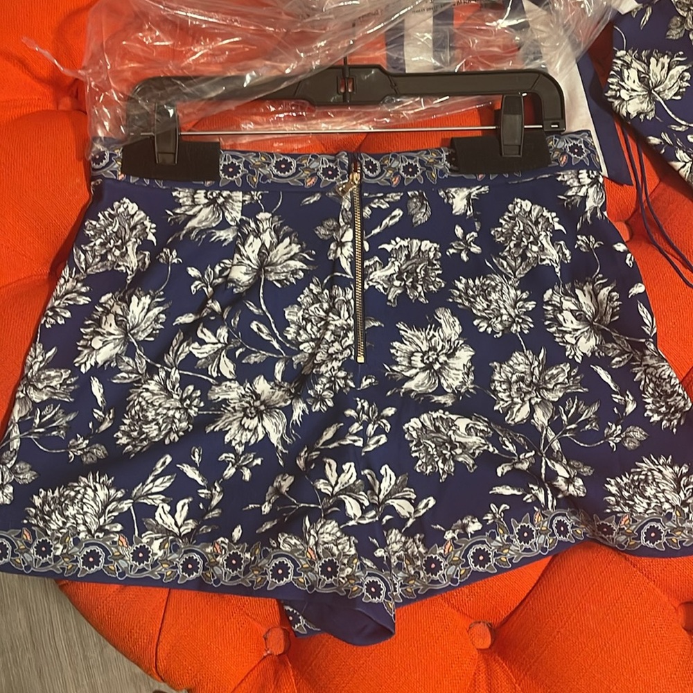 Alice + Olivia Navy and White Floral Playsuit - Picture 7 of 8